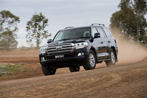 Toyota Announces Substantial Changes For 2016 Land Cruiser Facelift Video