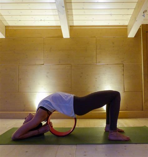 Yoga Wheel Übungen Für Eine Mobile Wirbelsäule Bowls And Balance