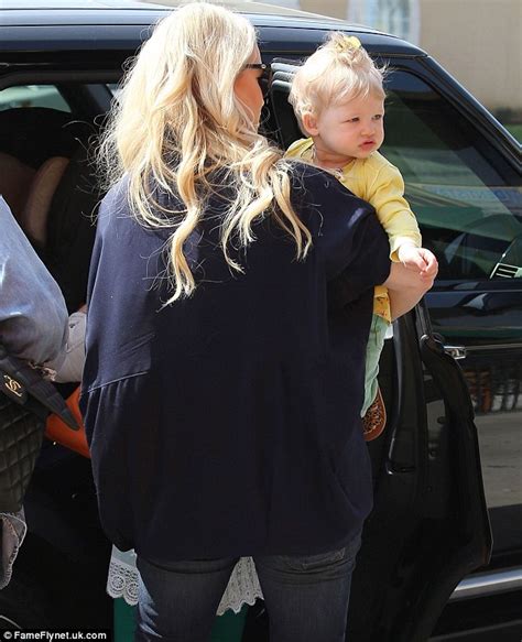 Jessica Simpson Carries Daughter Maxwell To Lunch With Her