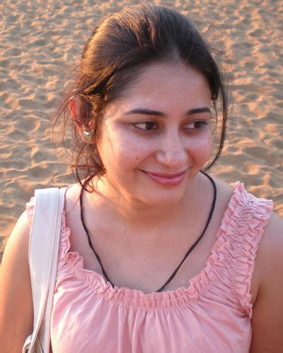 Desi Aunty Smiling Stills In Beach Mallu Surf