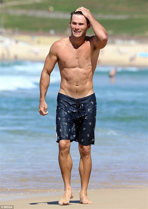 Scott Eastwood Shows Off His Rippling Abs At Bondi Beach Daily Mail
