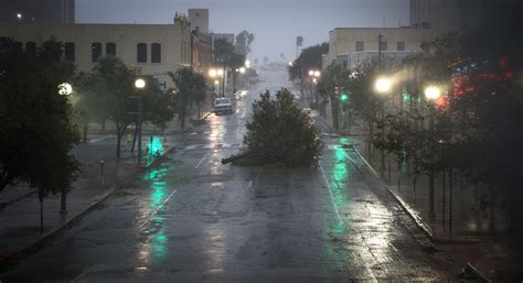 Rain Photos Heavy Rain At City 799998877 With Images Flood Causes