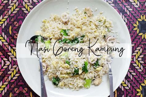 Tumis bawang merah, bawang putih, cili, ayam kecil dan sungai, potong udang. RESEPI NASI GORENG KAMPUNG SUPER SEDAP!