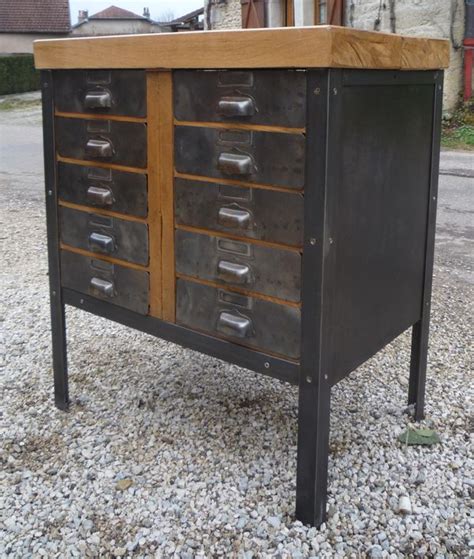 Créez un meuble à partir d'un tabouret et d'un meuble tiroir. MEUBLE ATELIER 10 TIROIRS BOIS METAL 1950 - METTETAL ...