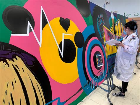 Mural Painting Class Brings Together Art Medicine And The Humanities
