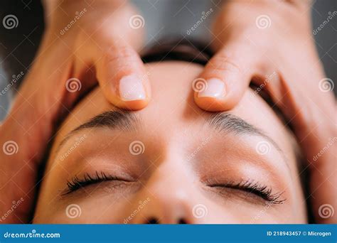 cst therapist massaging womanâ€™s head craniosacral therapy massage stock image image of