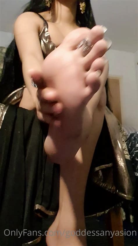 Goddess Anya Sion Bare Feet Dangling Making You Wish You Was Below Them Porno Videos Hub