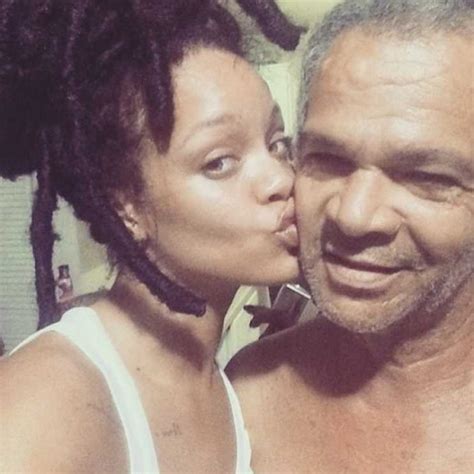 Fotos Rihanna presenta a su papá en redes sociales Tecache cl