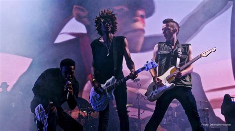 Gorillaz Win Brit Awards For Best British Group Eastwood Guitars