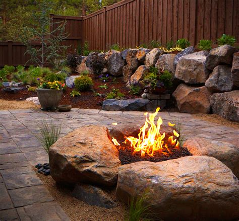 22 Lovely Outdoor Fireplace Or Fire Pit Home Decoration And