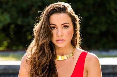 20 Extraordinary Facts About Abigail Mac