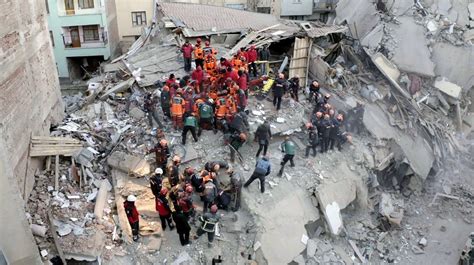 En Turquie Un Puissant Séisme Fait Plus De 20 Morts