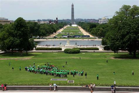 Newtown Families Form A Ribbon In Dc
