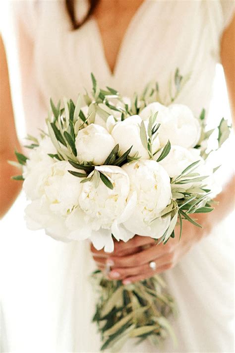 White and neutral wedding flowers. Spring Wedding Flowers | CHWV