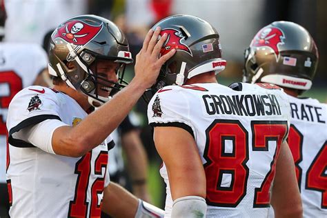 Rob Gronkowski Catches First Toucown Pass With Tampa Bay Buccaneers