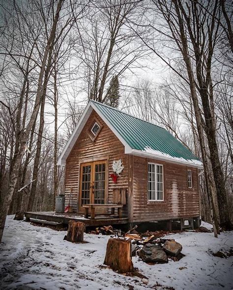 Pin By Daren Labbe On Cabins Small Log Cabin Cabin Homes Small Tiny