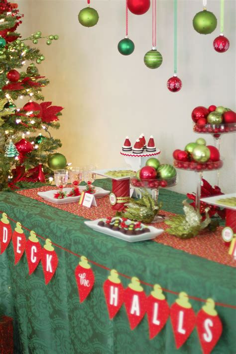 Fun themes like you may have never considered for your holiday party. #Christmas ornament exchange party | Navidad en la playa ...