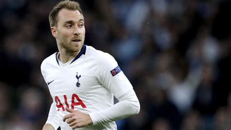 Denmark star christian eriksen was reported to be in a stable condition after collapsing during the first half of denmark's opening euro 2020 match against finland in copenhagen. Christian Eriksen zum FC Bayern? Spurs-Star im Transfer-Check - Eurosport