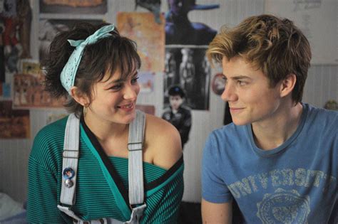 Eté 85 is a mixture of ozon and a try to mimic almadóvar's way of looking into tragedy, which unfortunately fails completely. Photo du film Eté 85 - Photo 6 sur 15 - AlloCiné