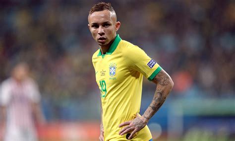 Will arsenal convince the gremio player to move to the emirates? Transfer: Brazil winger, Everton Soares confirms offer ...