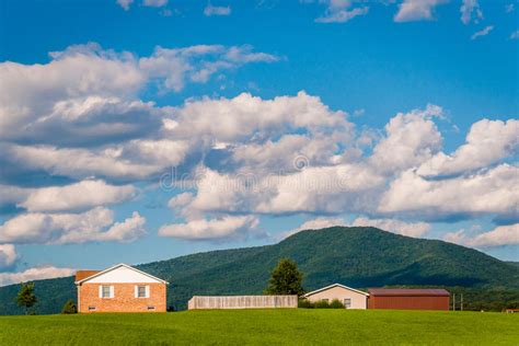 Houses And View Of Distant Mountains In The Rural Shenandoah Val Stock