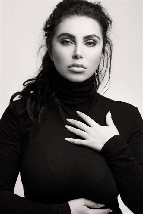 Kylie Jenners Makeup Artist Hrush Achemyan Shares Her Top Beauty T Picks Best Makeup Artist