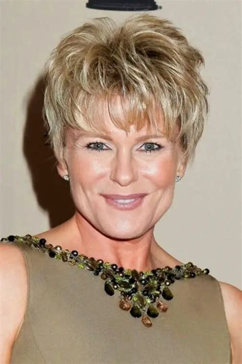 The Right Hairstyle For Women Over 60 With Square Face 7 81 Beautiful