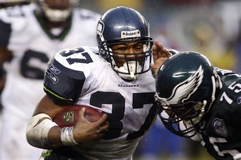 Seahawks Great Shaun Alexander Has An Idea To Get Running Backs Paid