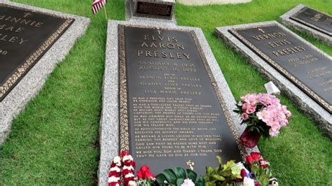 Visit The Grave Of Elvis Presley At Graceland Whats Happening In Memphis