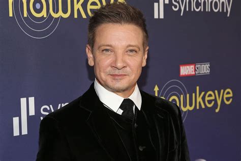 does jeremy renner have cancer smoking rumors