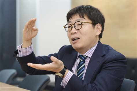 Kb증권 관계자는 일반적인 장외파생상품 거래 상대방은 글로벌 투자은행(ib)인 반면 fx마진은 해외 중소형 업체가 많아 거래. 인터뷰 서영호 KB증권 리서치센터장 "내년 코스피 최대 3060 ...