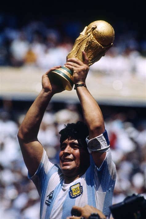 Morto paolo rossi, il calciatore simbolo del trionfo dell'italia ai campionati del mondo del 1982. Campioni mondiali: il calcio dei fuoriclasse | Sapere.it