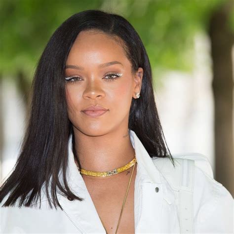 Rihanna Keeps Her Edges Slick With This 6 Drugstore Product Rihanna