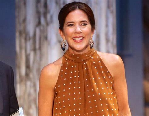 crown princess mary handed out carlsberg foundation s research awards 2019