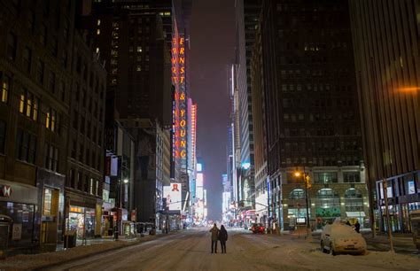 Nyc Looks Like A Ghost Town As People Stay Out Of The Snowstorm