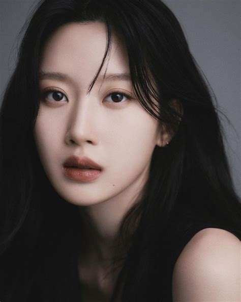 Moon Ga Young Bagikan Foto Profil Terbaru Koreanindo