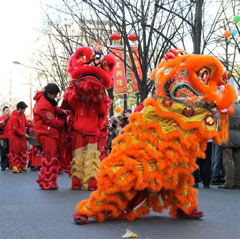 Recycler Formation Personne Nouvel An Chinois Costume Capture Trois