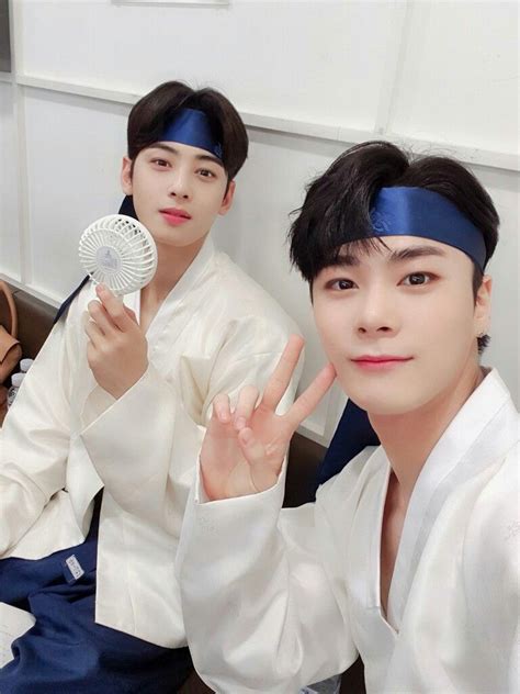 Astro Cha Eunwoo E Moonbin Astro Astro Kpop Cha Eun Woo