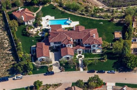 Khloe kardashian closet khloe kardashian photos room closet closet space khloe kardashian tristan thompson kim house stars d'hollywood changing room closet designs. Khloe Kardashian Net Worth - Salary, House, Car