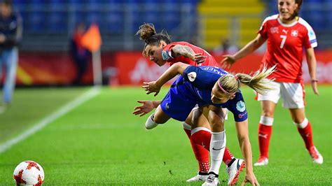 Karim benzema wurde für die em zurück in frankreichs nationalmannschaft geholt. Frankreich trotz Unterzahl ins Viertelfinale, Österreich ...