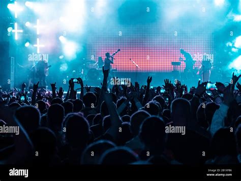 They Really Enjoy _____ To Concerts.
