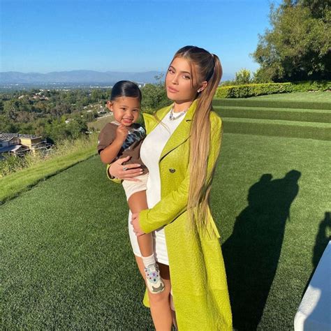 Kylie Jenners Baby Daddy Travis Scott Shows Off Photo Of Daughter