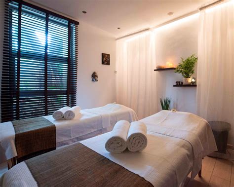 Beautiful & Relaxing Massage Room | Massage room decor, Home spa room ...