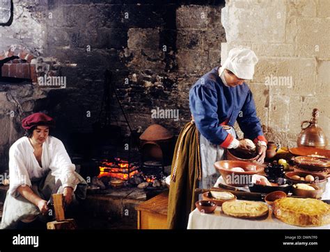 Período Tudor cocina a finales del siglo XVI la recreación histórica mujer preparando alimentos