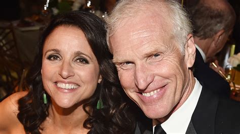 What Is Julia Louis Dreyfus Net Worth Everyone Wants To Know Her Early Life Career