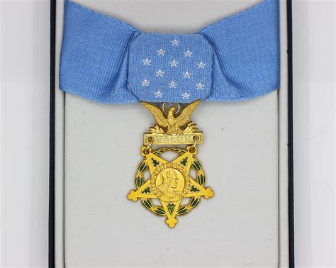 Reproduction Us Medal Of Honor With Case Ww2 Depot