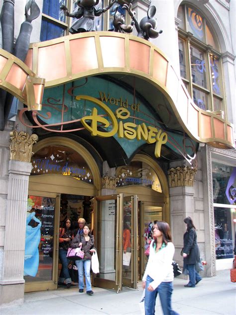 What Should I Know About Shopping On New Yorks Famous 5th Avenue Disney Stores Disney And