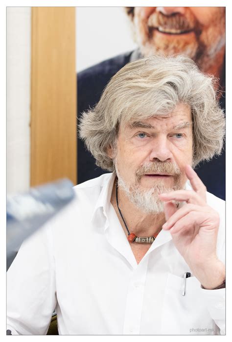 Joseph messner, his father, was a teacher and he led reinhold for his first climb when reinhold was only five years old. Reinhold Messner Foto & Bild | erwachsene, prominente des ...
