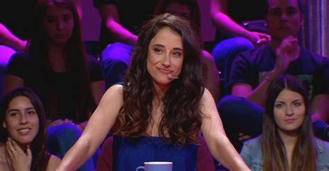 Nicolás gavilán, estudiante de pedagogía en música y concursante del pasapalabra chileno sorprendió a todos los espectadores al hacer 17 aciertos consecutivos en su rosco contra felipe. Elisa Zulueta solicitó premiación por veloz respuesta en ...