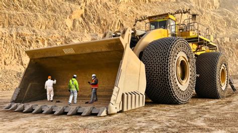 Letourneau L2350 Largest Wheel Loader In Chile Mining Youtube
